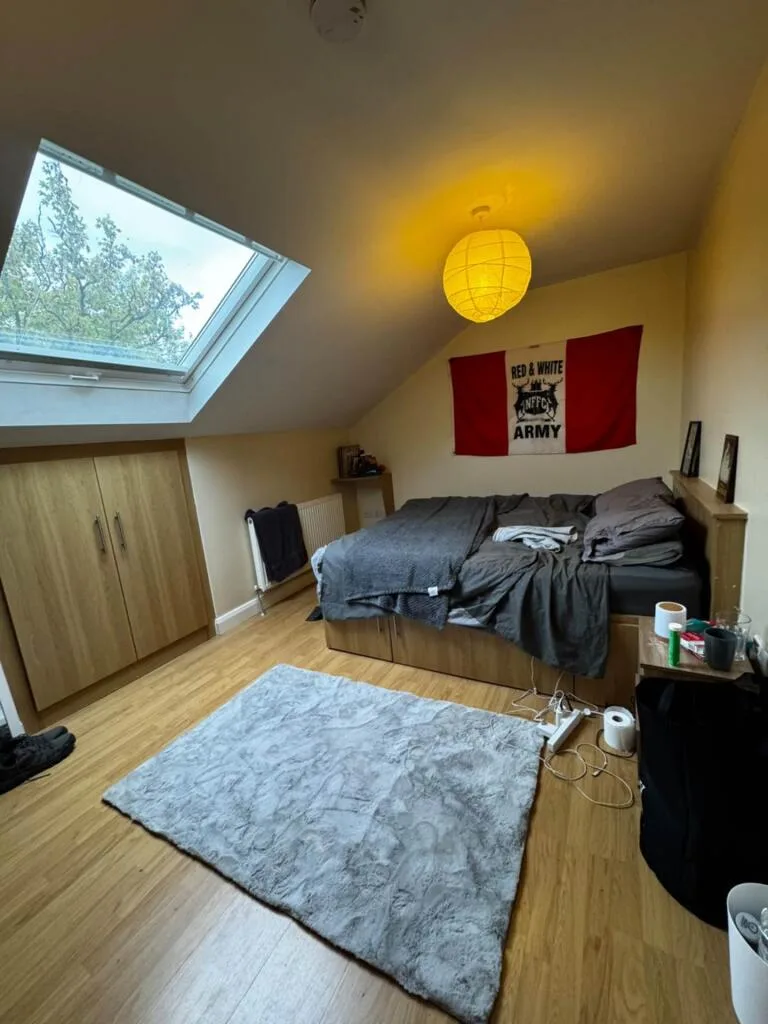 5 bedroom semi-detached house for rent