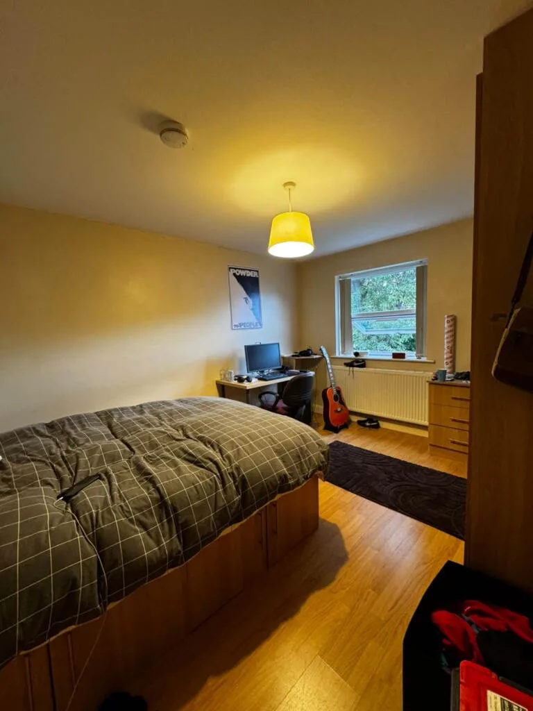 5 bedroom semi-detached house for rent