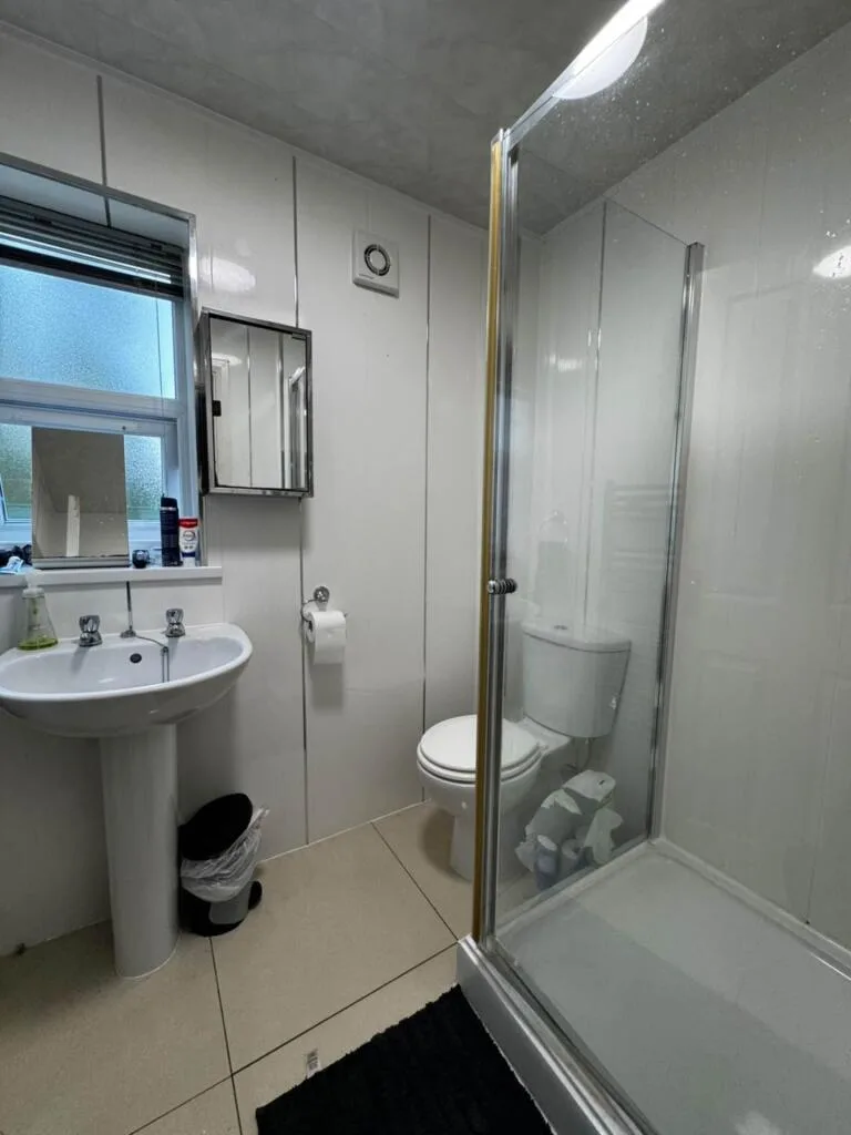 5 bedroom semi-detached house for rent