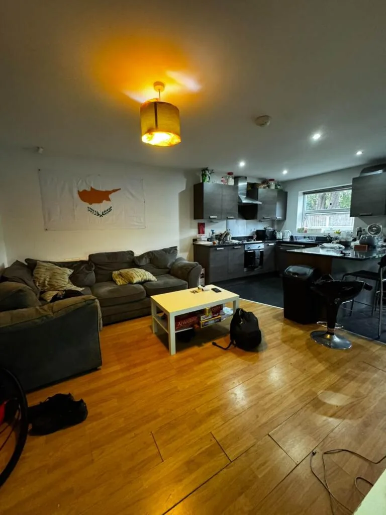 5 bedroom semi-detached house for rent