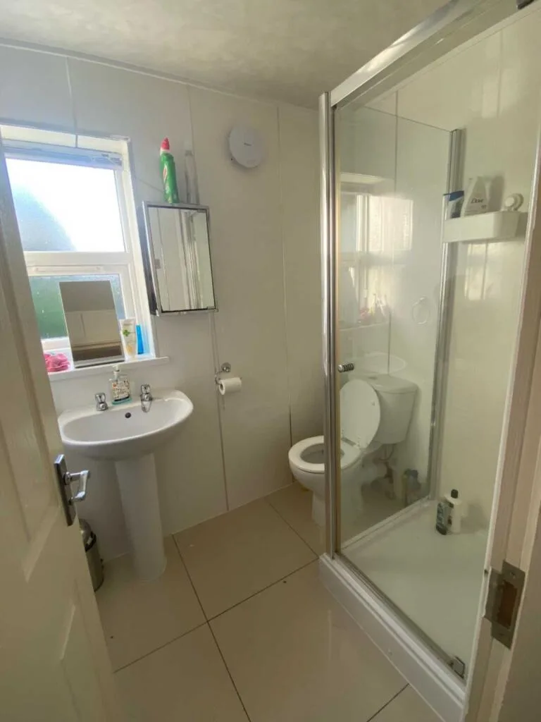 5 bedroom semi-detached house for rent