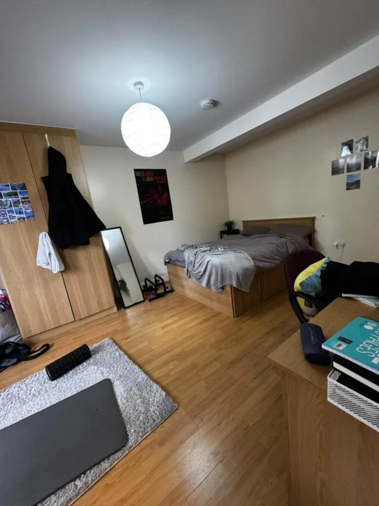 5 bedroom semi-detached house for rent
