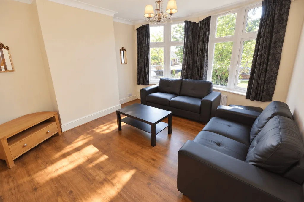 4 bedroom semi-detached house for rent