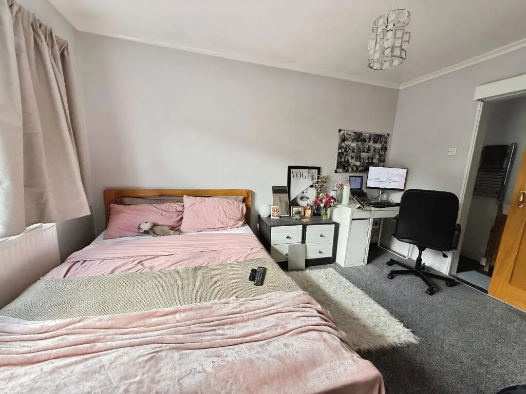 4 bedroom semi-detached house for rent