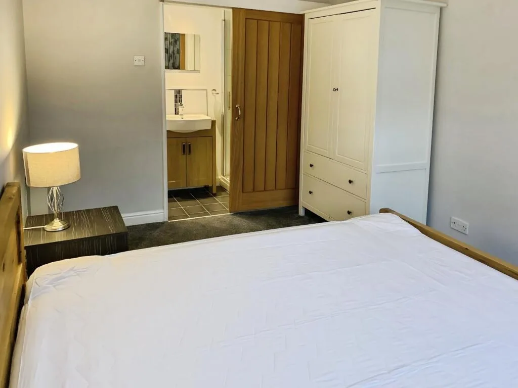 4 bedroom semi-detached house for rent