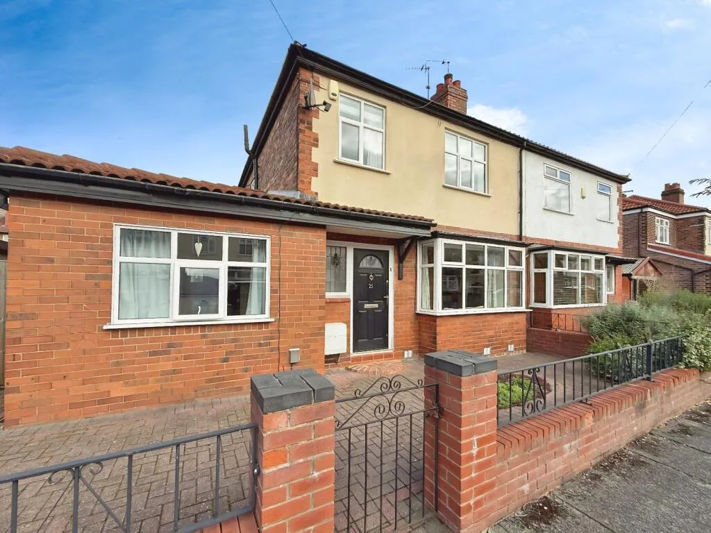 4 bedroom semi-detached house for rent