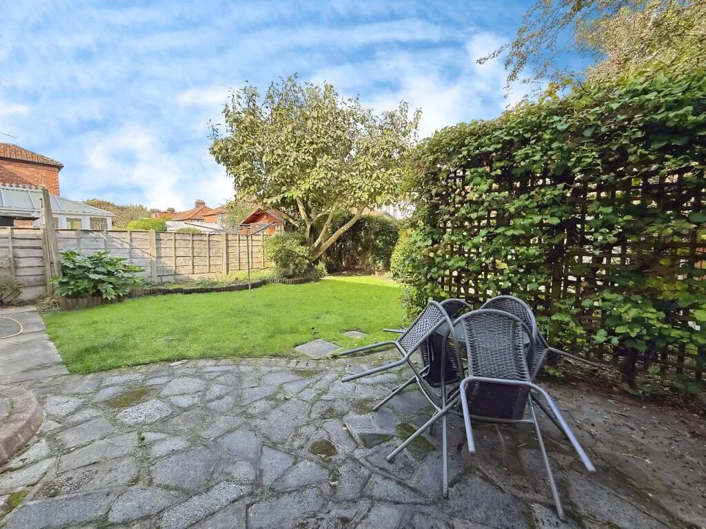 4 bedroom semi-detached house for rent