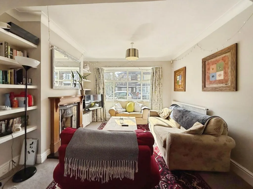 4 bedroom semi-detached house for rent