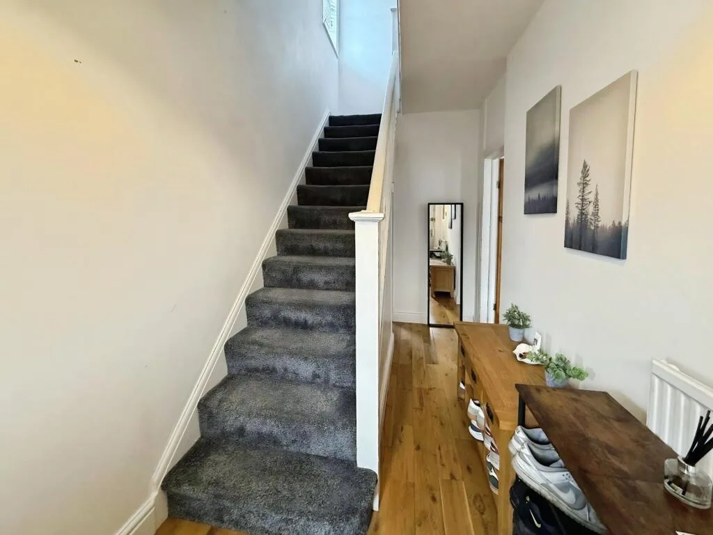 4 bedroom semi-detached house for rent