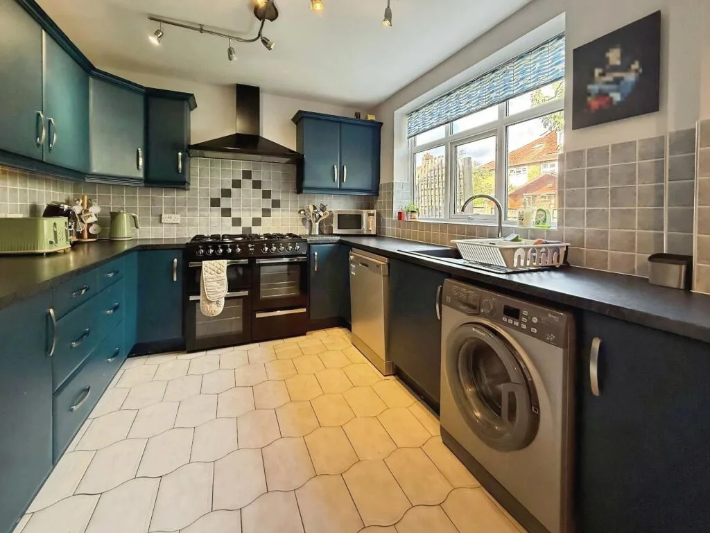 4 bedroom semi-detached house for rent