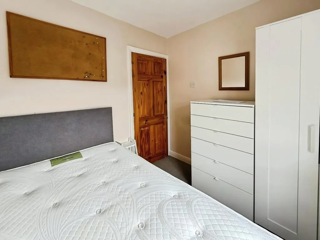 4 bedroom semi-detached house for rent