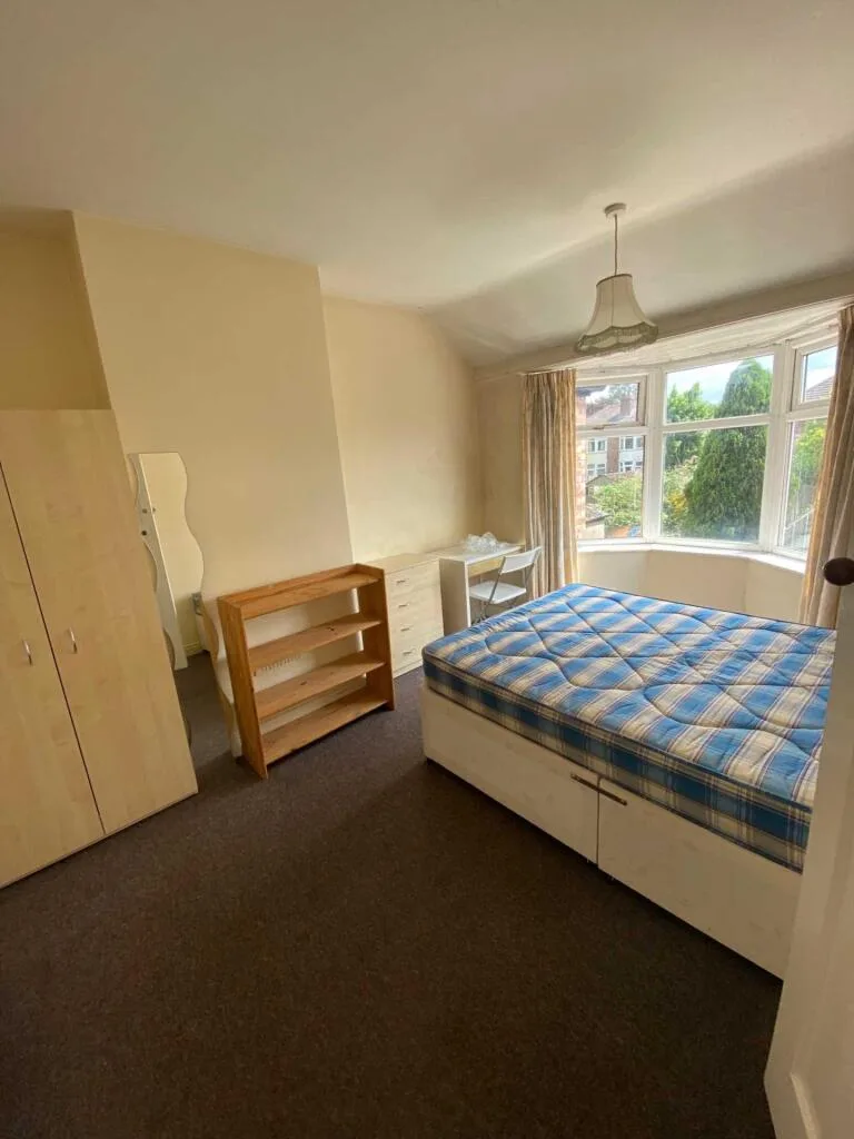 3 bedroom semi-detached house for rent