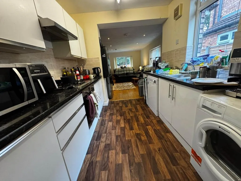4 bedroom semi-detached house for rent
