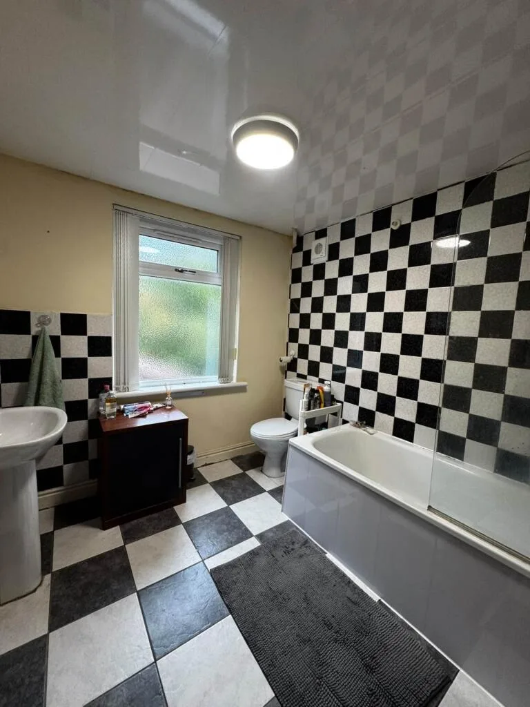 4 bedroom semi-detached house for rent