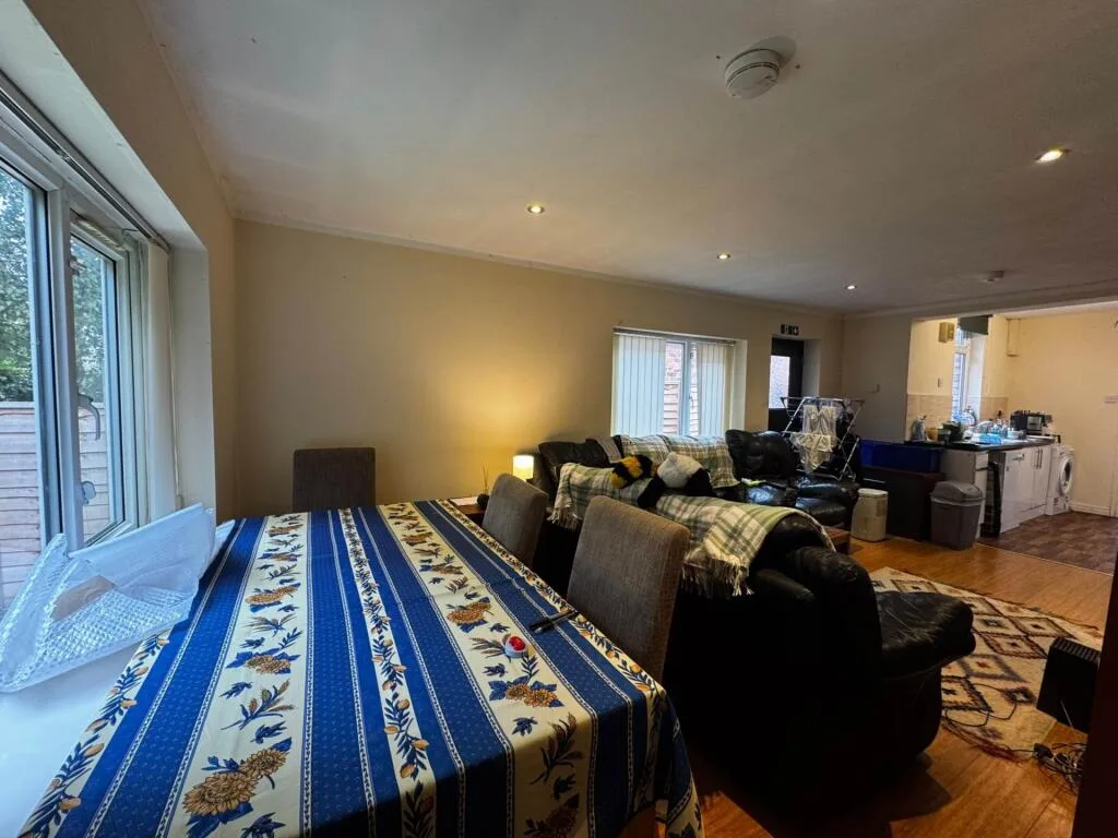 4 bedroom semi-detached house for rent
