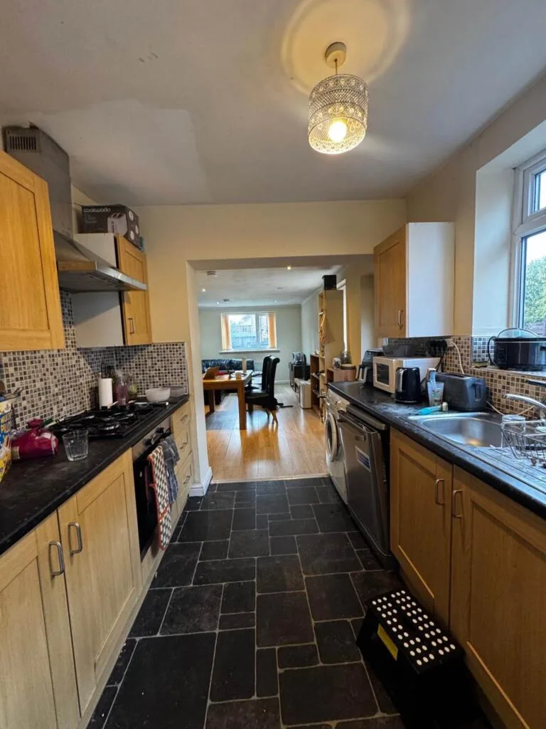 4 bedroom semi-detached house for rent