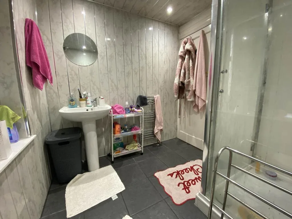 4 bedroom semi-detached house for rent