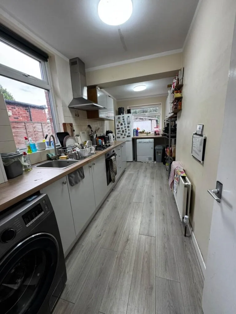 4 bedroom semi-detached house for rent