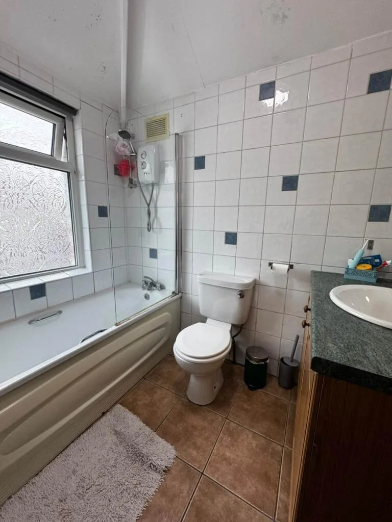 4 bedroom semi-detached house for rent