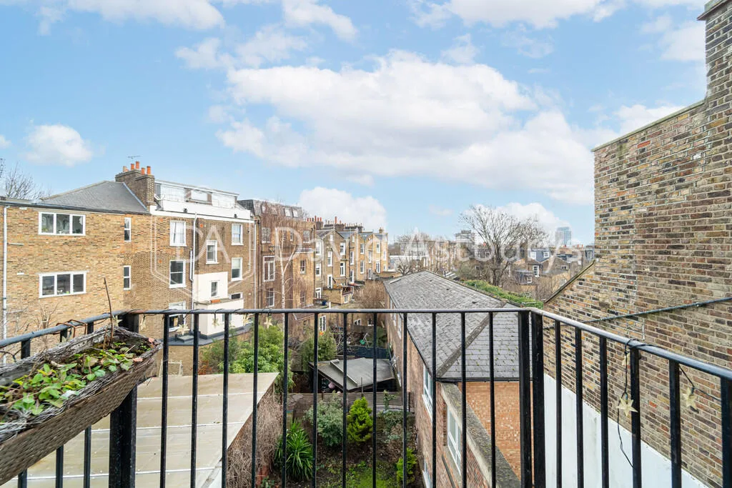 2 bedroom maisonette for rent
