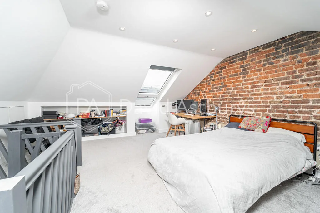 2 bedroom maisonette for rent