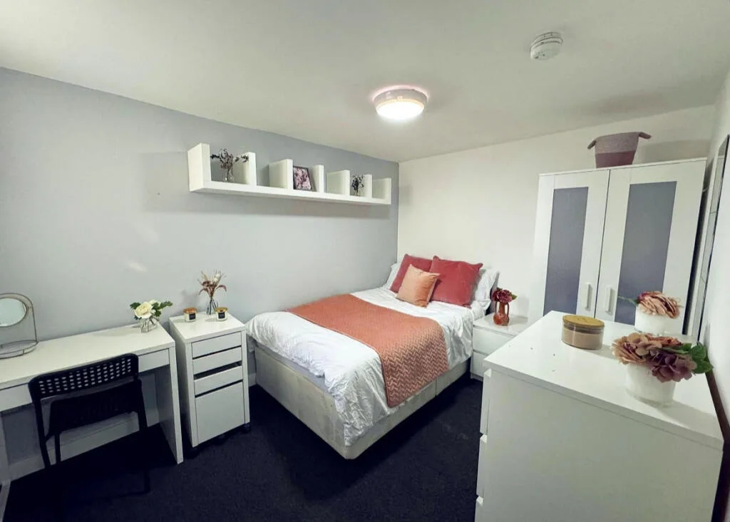 6 bedroom terraced house for rent