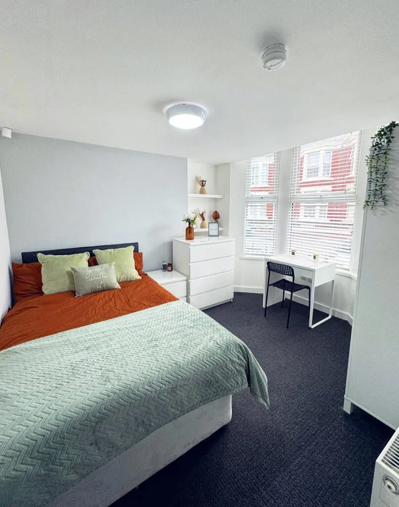 6 bedroom terraced house for rent