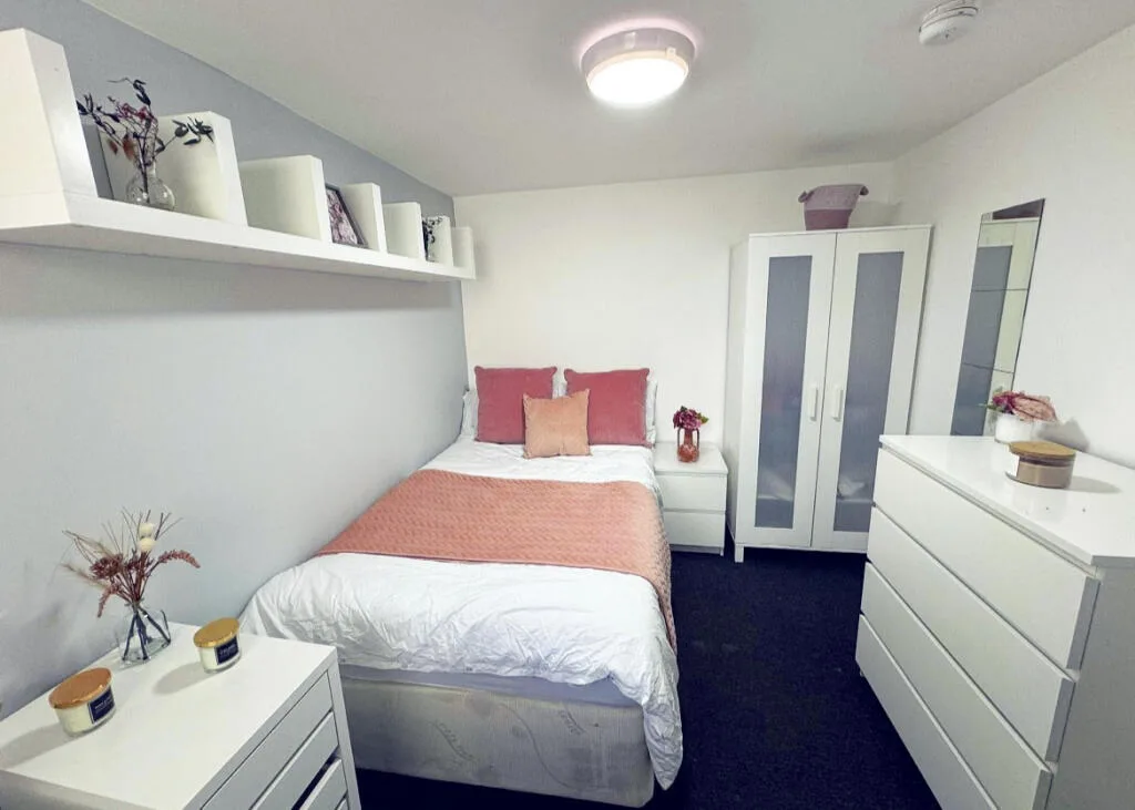 6 bedroom terraced house for rent