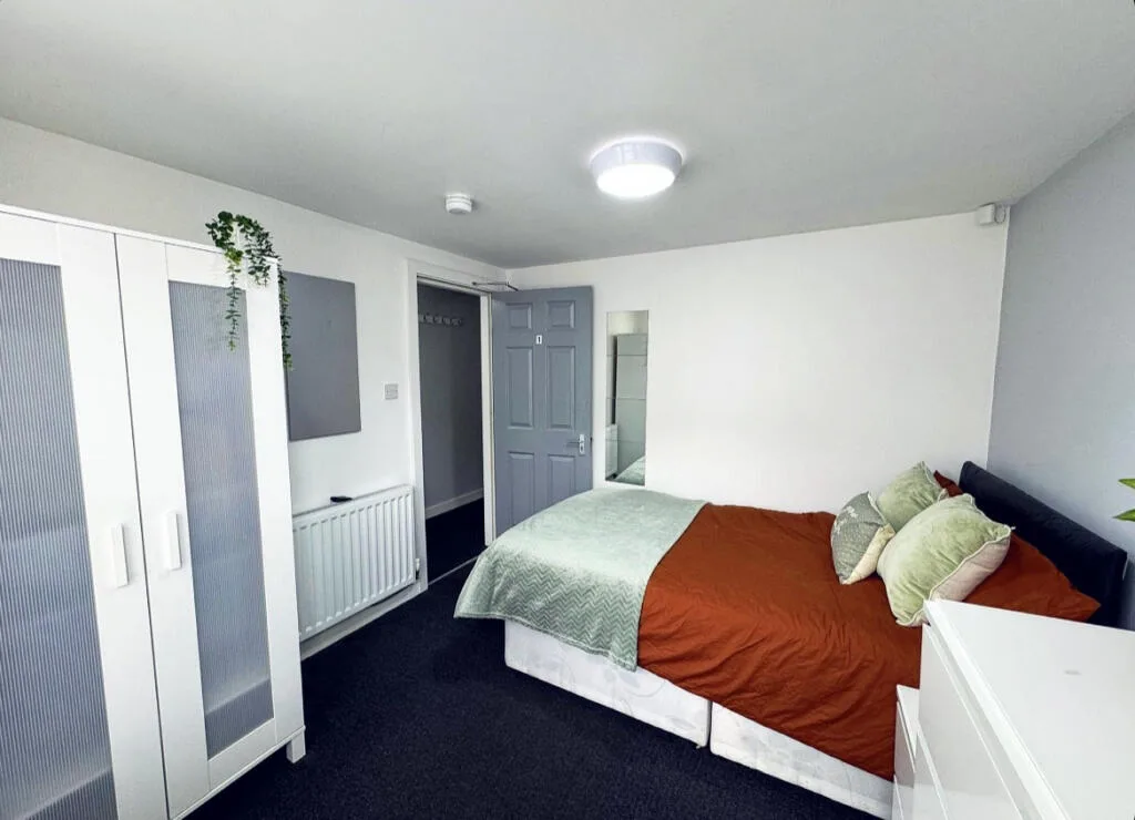 6 bedroom terraced house for rent