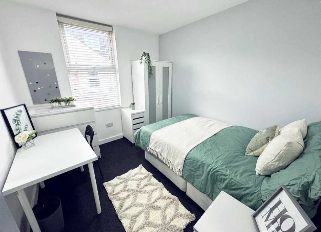 6 bedroom terraced house for rent