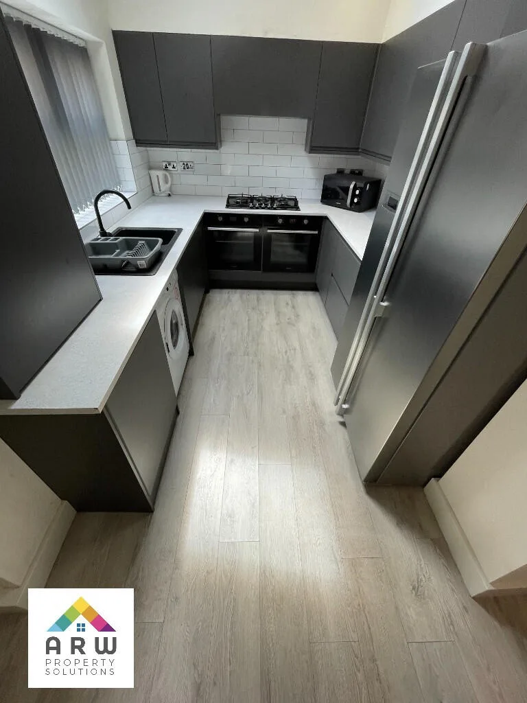 6 bedroom terraced house for rent