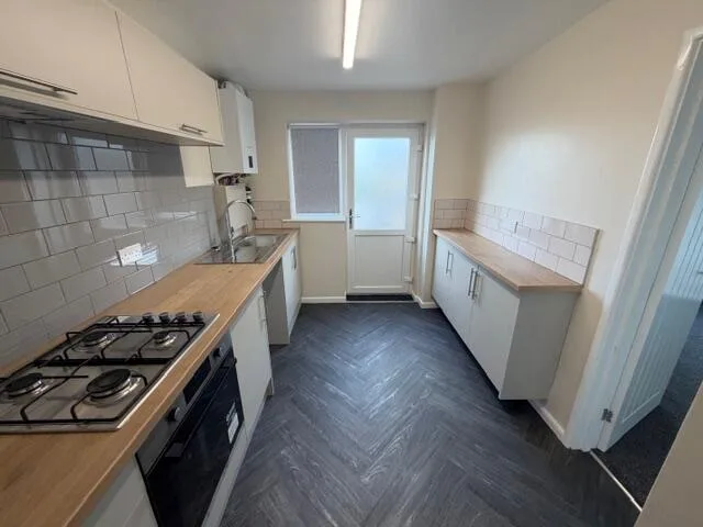 3 bedroom semi-detached house for rent