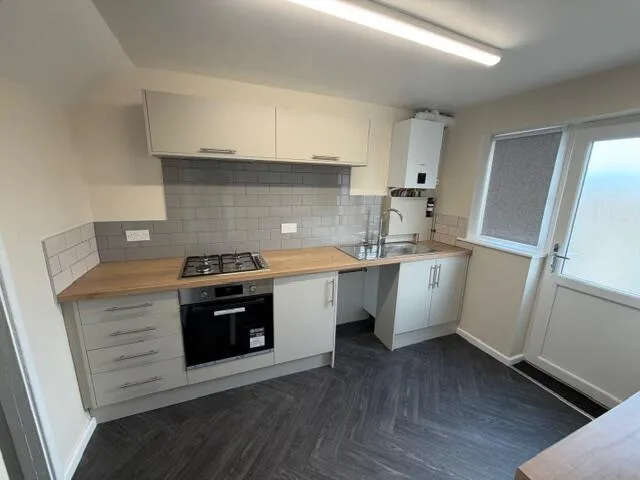 3 bedroom semi-detached house for rent