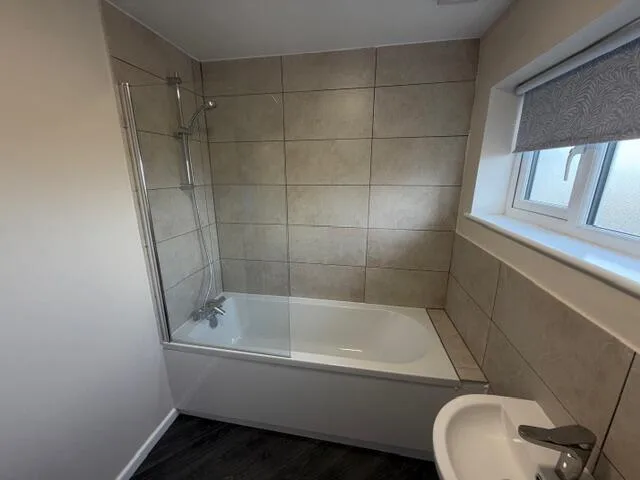 3 bedroom semi-detached house for rent