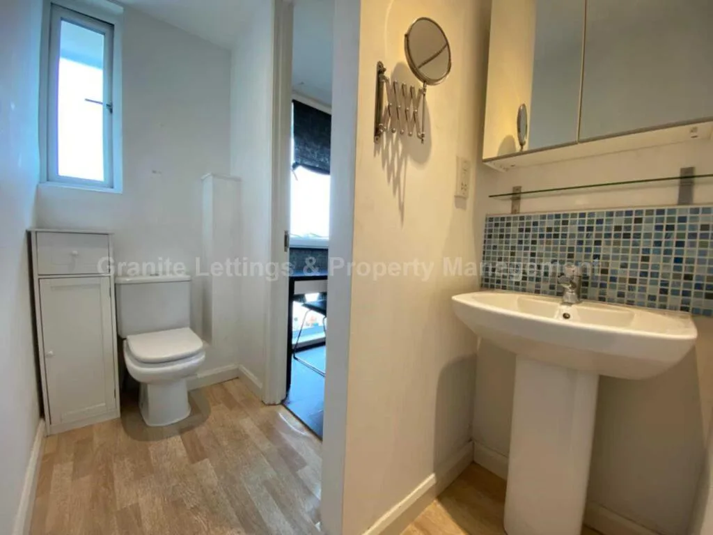 3 bedroom end of terrace house for rent