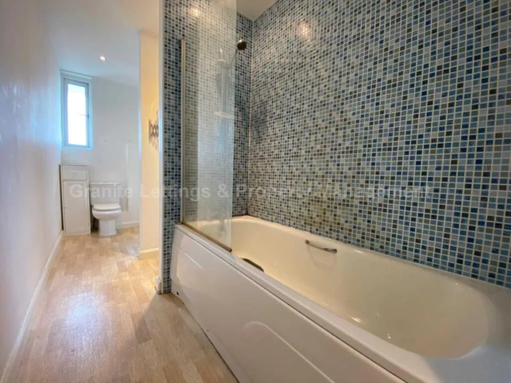 3 bedroom end of terrace house for rent