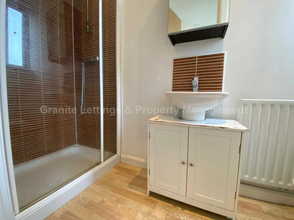 3 bedroom end of terrace house for rent