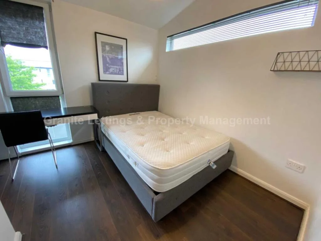 3 bedroom end of terrace house for rent