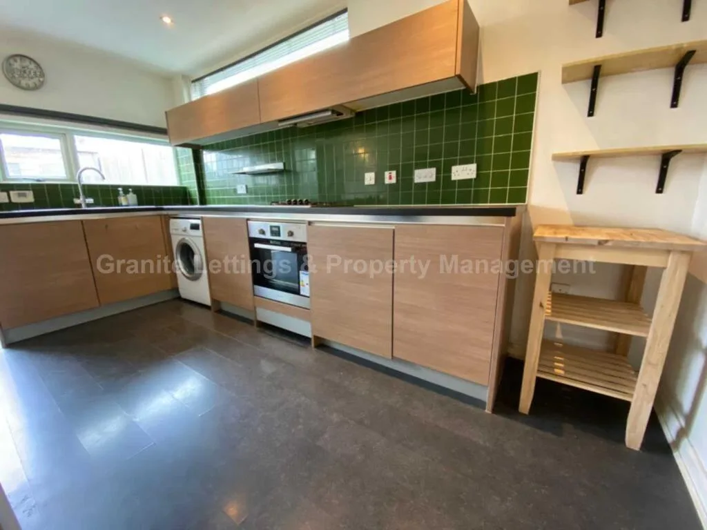 3 bedroom end of terrace house for rent