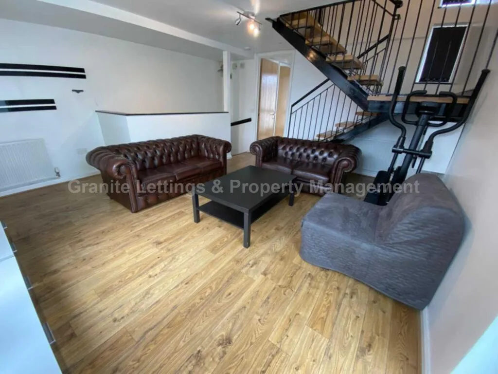 3 bedroom end of terrace house for rent