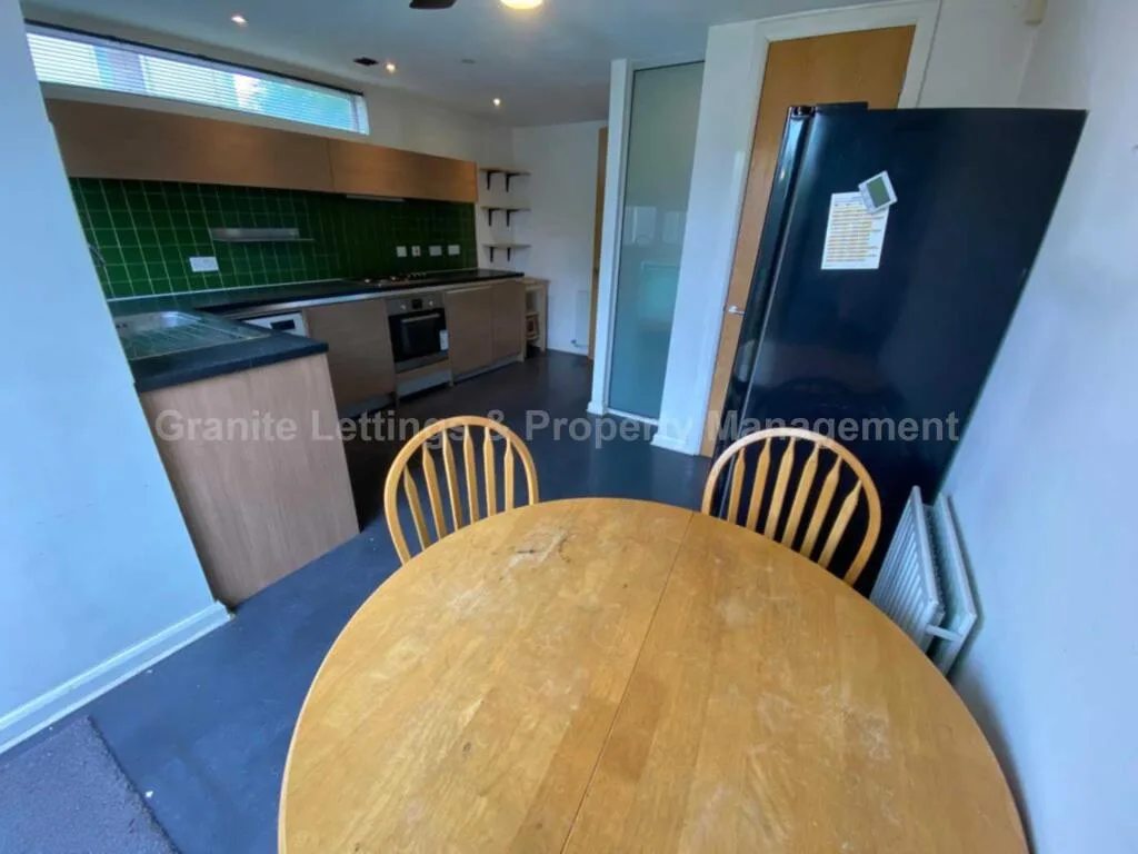 3 bedroom end of terrace house for rent