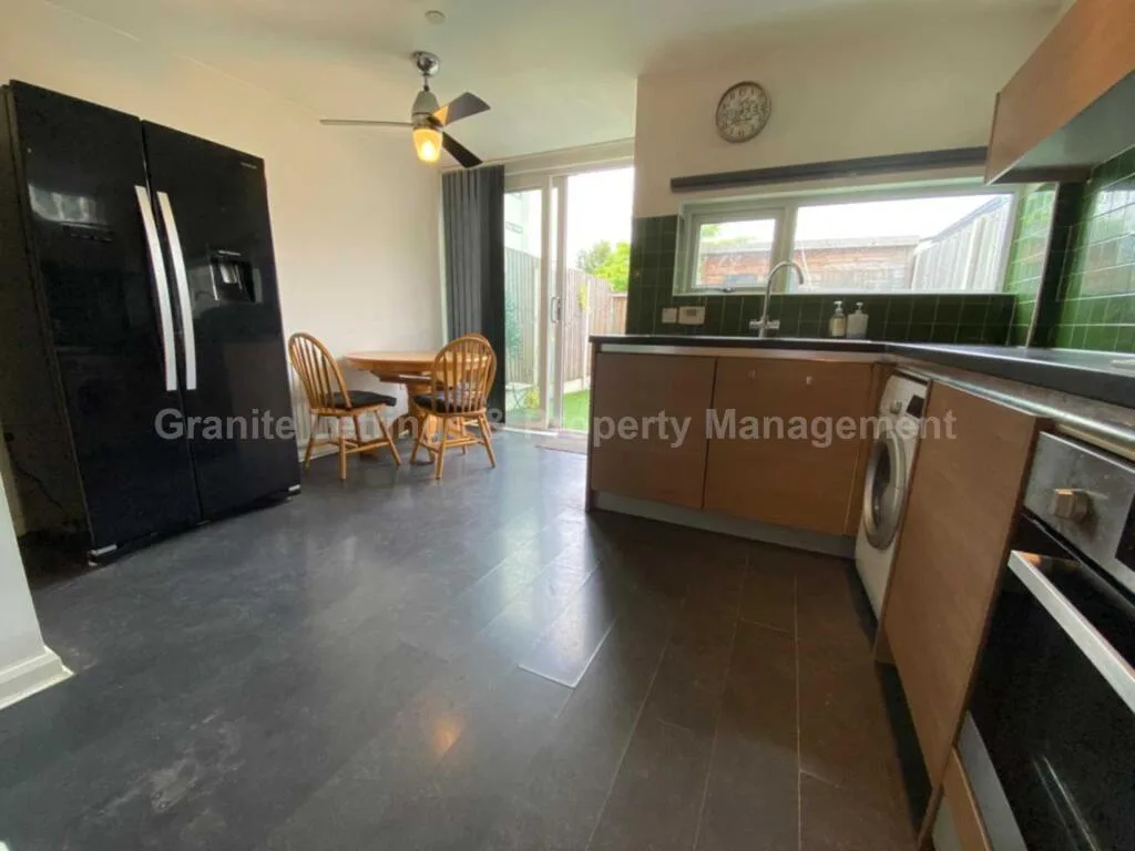 3 bedroom end of terrace house for rent