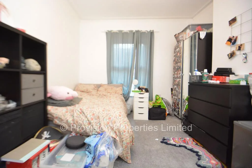 6 bedroom terraced house for rent