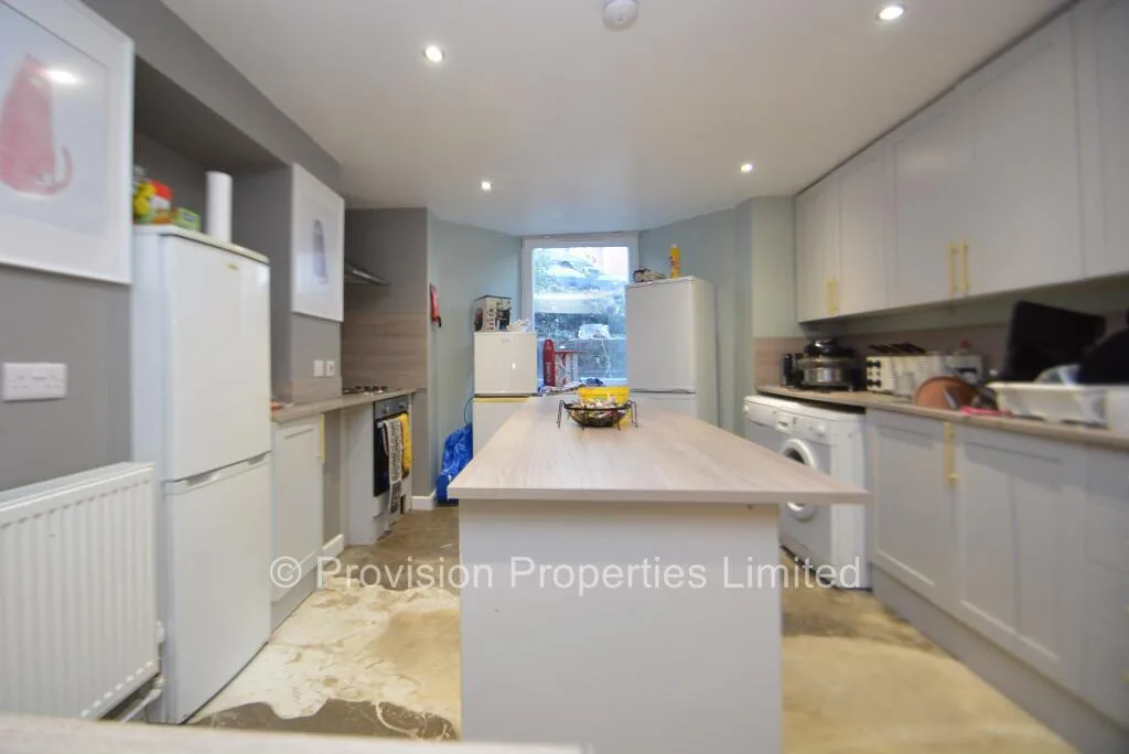 6 bedroom terraced house for rent