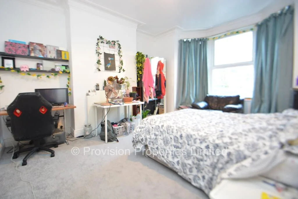 6 bedroom terraced house for rent
