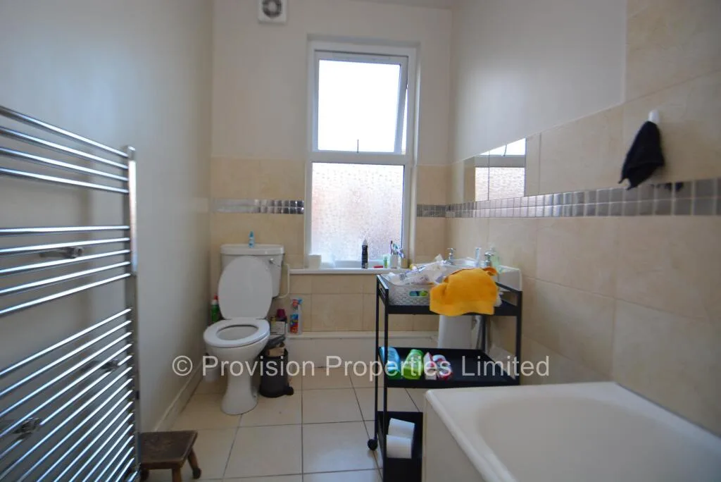 6 bedroom terraced house for rent
