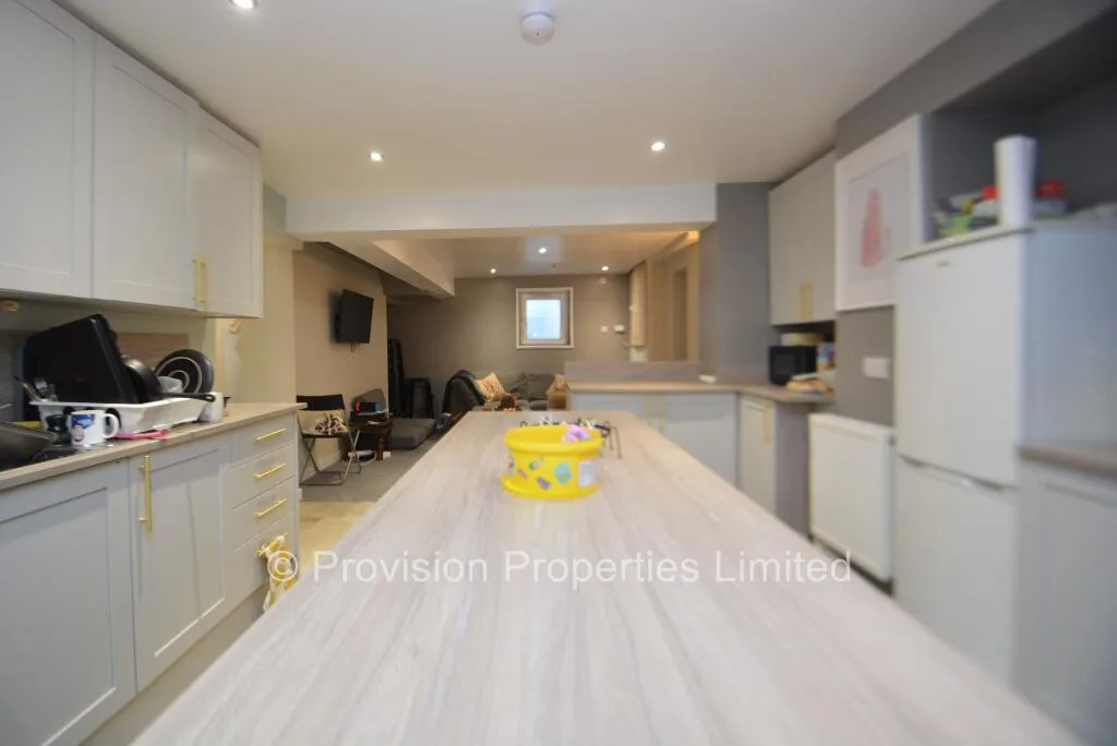 6 bedroom terraced house for rent