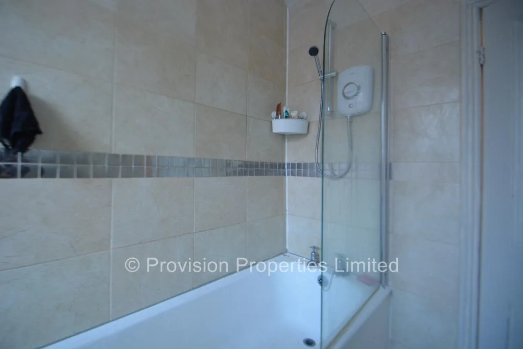 6 bedroom terraced house for rent