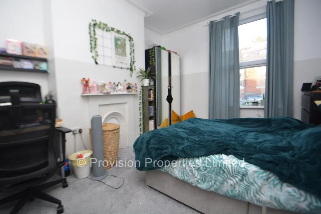 6 bedroom terraced house for rent