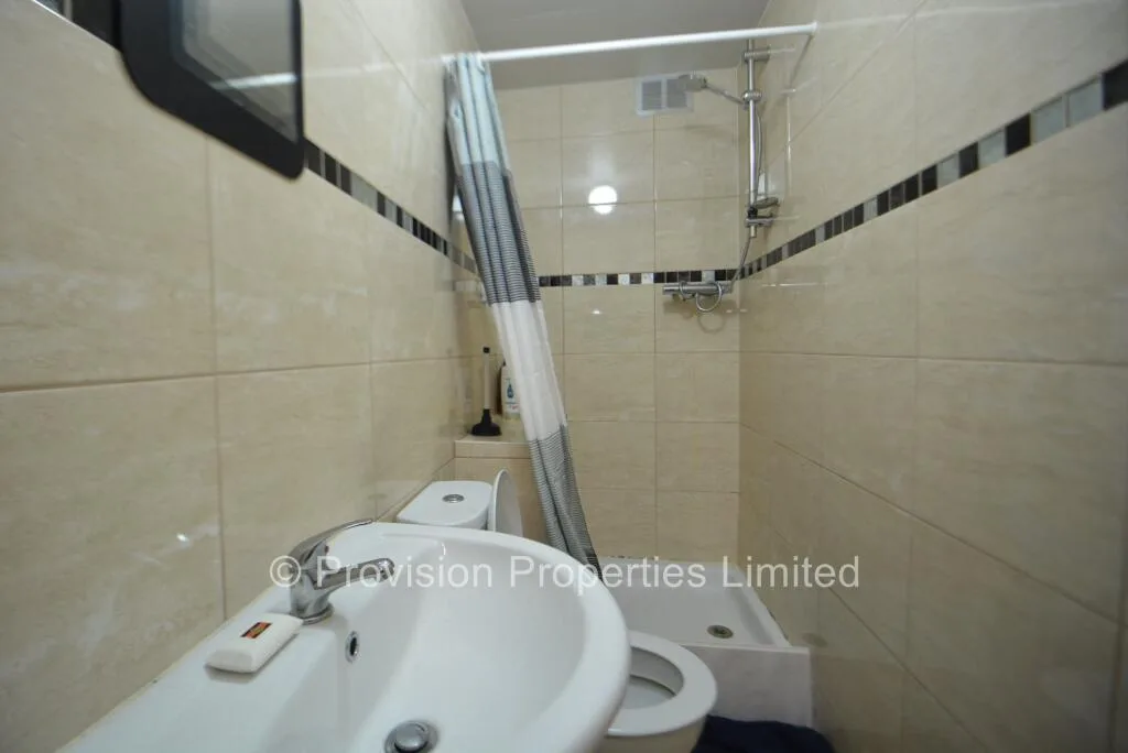 6 bedroom terraced house for rent